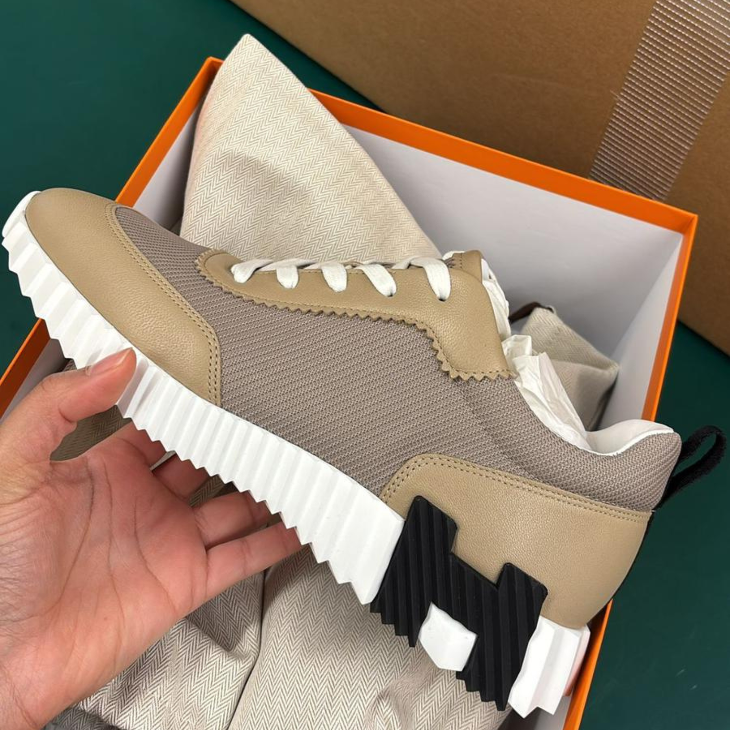 Sneakers Bouncing