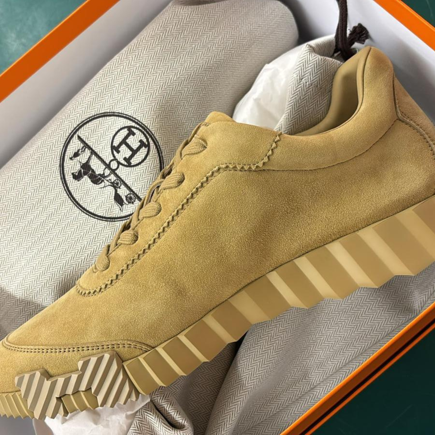 Sneakers Bouncing