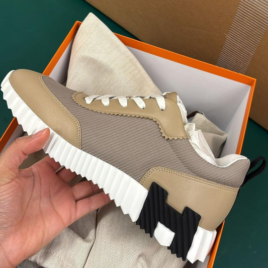 Sneakers Bouncing